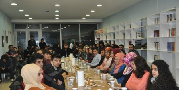 Düzce Müftüsü Gençlerle Bir Araya Geldi