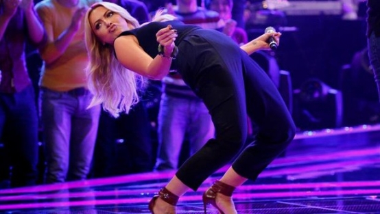 Hadise'den olay yaratan dans performansı