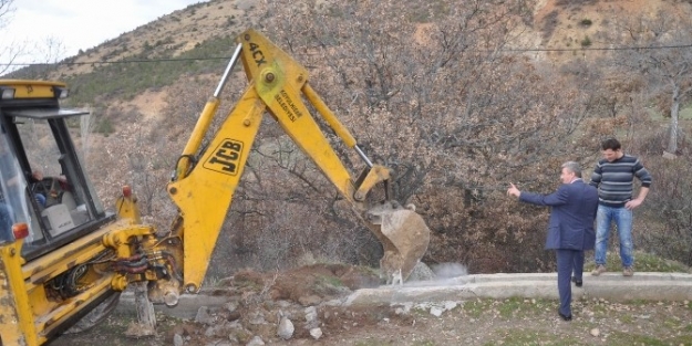Koyulhisar’da Sulama Suyu Kanalları Bakıma Alınıyor