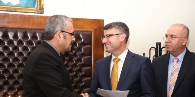 Ak Parti Adana İl Başkanı Yeni Mazbatasını Aldı