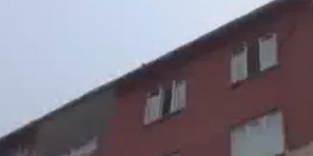 Evin camını silerken 5'inci kattan düştü