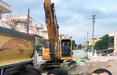 Yeni Foça’da Kanalizasyon İnşaatlari Başladı