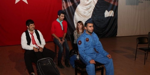 Adıyaman Üniveritesinde ‘gel De Gör’ Adlı Tiyatro