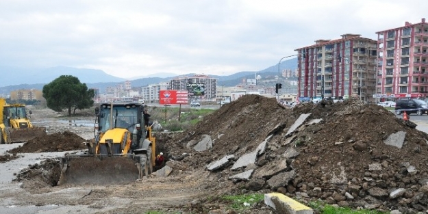 Edremit’ Te Yağmur Sularına Önlem Alınıyor