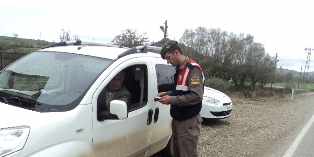 Jandarma Trafik Ekipler Denetimleri Sürdürüyor