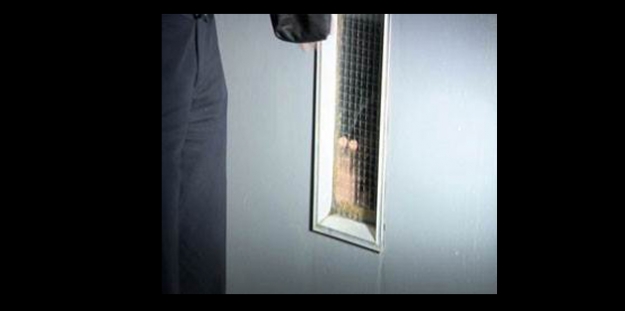 Asansörde sigara kavgası