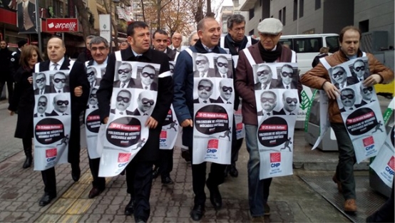 CHP'liler 17 Aralık için ayaklı billboard oldu