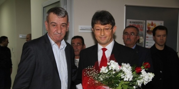 Gaziemir Belediyesi Amatör Sanatçıya Kol-kanat Oldu