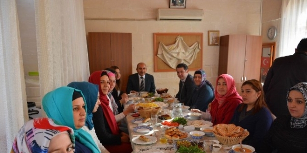 Çatom Kurs Öğreticileri Başkan Kara’yı Kahvaltıda Ağırladı