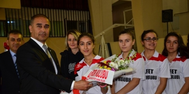 Adana’da Okullarası Badminton Müsabakaları Tamamlandı