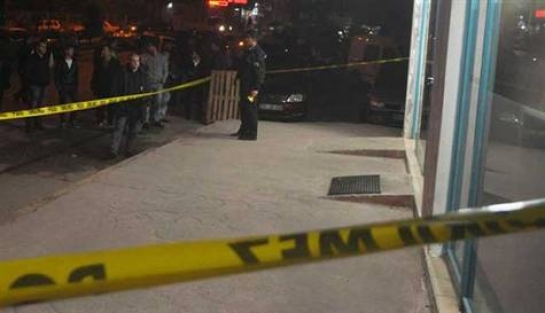 Barışmayan sevgilisini öldürdü