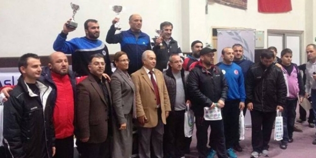 Kartepeli Güreşçiler Şampiyon Oldu