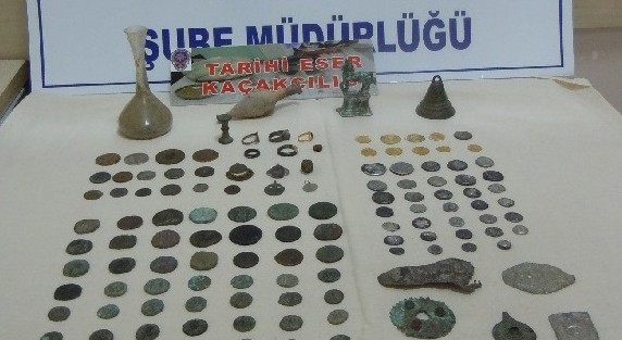 Ayaklı Tarihi Eser Kaçakçısı