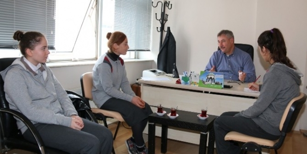 Öğrenciler Başkan Yaralı İle Röportaj Yaptı