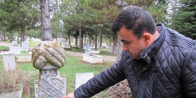 Osmanlı Türkçesi İle Yazılı Mezar Taşları İlgi Çekiyor
