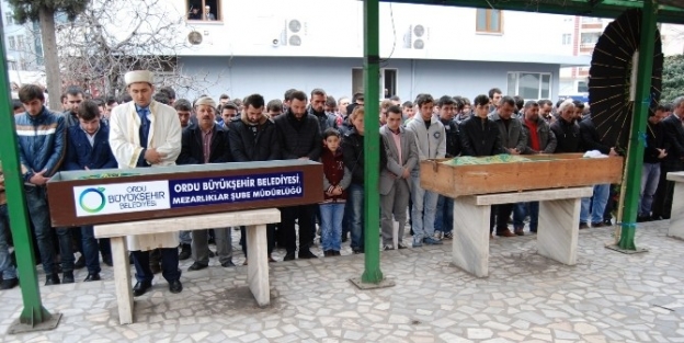 Kazada Hayatını Kaybeden Gençler Toprağa Verildi