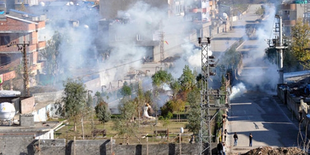 Şırnak’ta polise havai fişekli ve taşlı saldırı