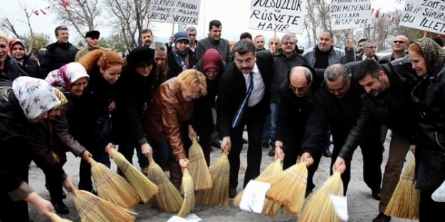 Bandırma’da Chp Ve Mhp’den 17 Aralık Eylemleri