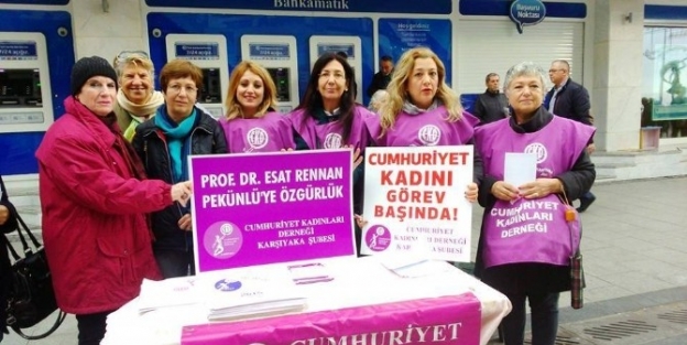 Karşıyakalı Kadınlar’dan Prof.pekünlü İçin İmza Kampanyası