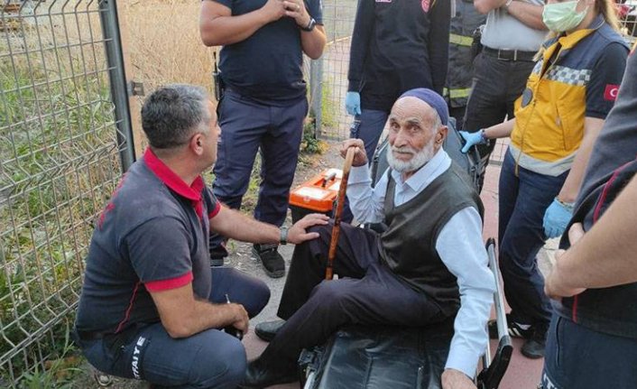 Bileti olmadığı için trene alınmadı, 1 kilometre ray üstünde yürüdü