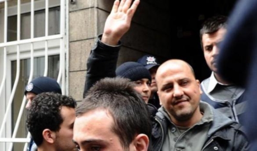 'AKP hırsız, Cemaat çetedir'