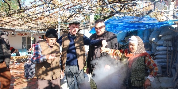 (özel Haber) Alman Akademisyen Hem Sabun Yaptı, Hem Türkçe Olarak Anlattı