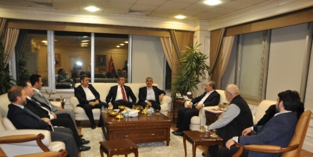 Yeni Dünya Vakfı’nın Projeleri Belediye Başkanlarına Anlatıldı