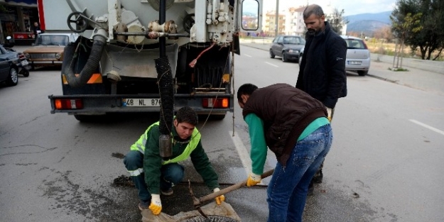 Kötekli’nin Kanalizasyon Ana Hattı Temizleniyor