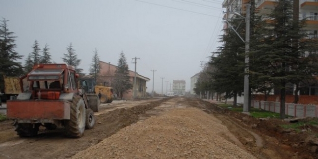 Bolvadin Yeni Belediye Binası Çevresindeki Yol Düzenleme Çalişmalari Devam Ediyor