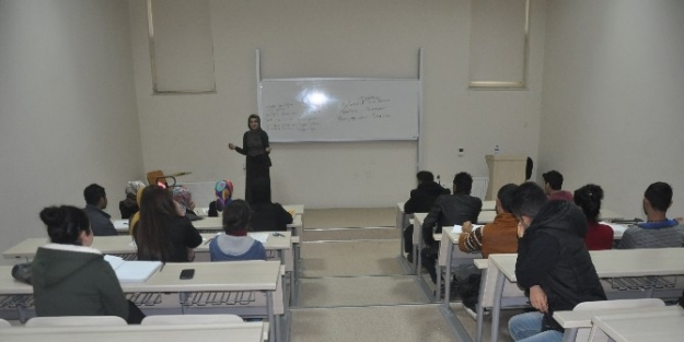 Kahta Myo’da Rusça Kursu Düzenleniyor