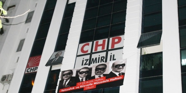 Aydın’da Gerginliğe Yola Açan Pankart, İzmir Chp İl Binasına Asıldı