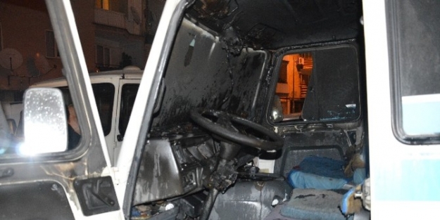 Manisa’da Boş Minibüste Yangın Çikti