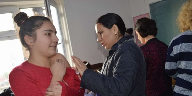 Edremit’te 4 Bin 746 Öğrenci Aşılandı