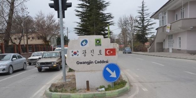 Ereğli’de Gwangjin Yazılı Mermer Sütun Kaldırıldı
