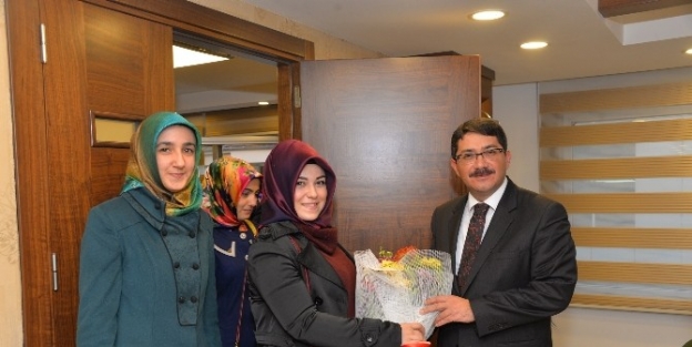 Üniversiteli Öğrencilerden Başkan Çelik’e Teşekkür