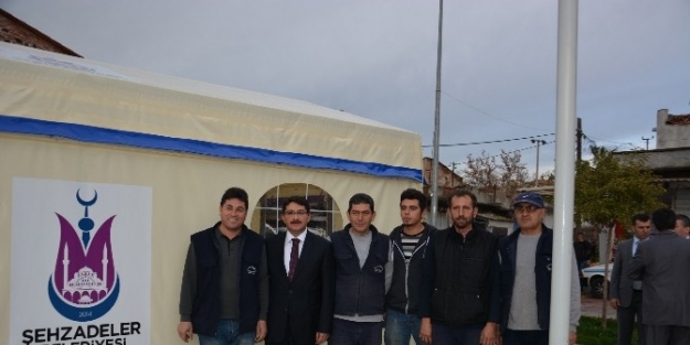 Şehzadeler Belediyesi’nden Portatif Çadir Hizmeti