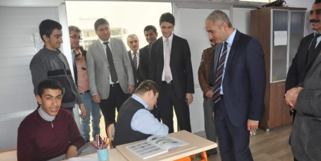Baştürk Engelli Öğrencileri Okullarında Ziyaret Etti