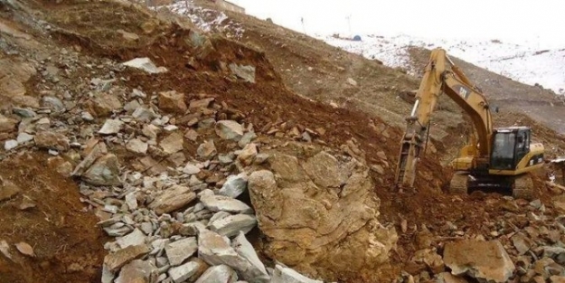 Bahçesaray Belediyesi’nden Yol Yapım Çalişmalari