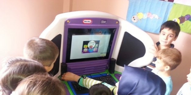 Pazarlarlı Miniklere Bilgisayar Bağışı