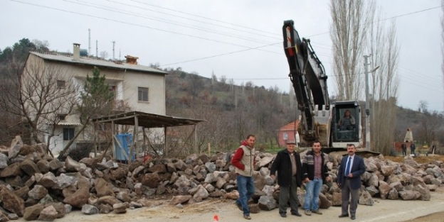 İl Bağlantı Yolunun Yapım Çalişmalari Hızla Devam Ediyor