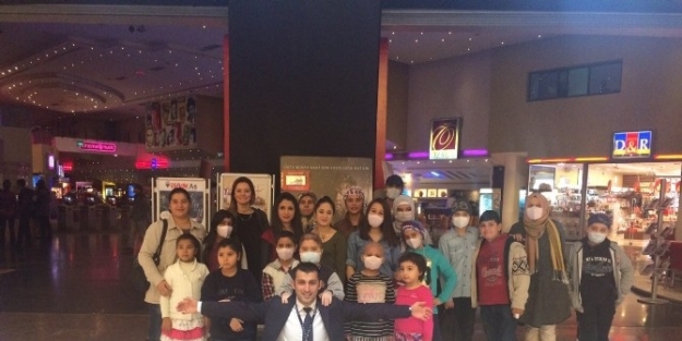 Lösemi Hastası Çocuklarin Sinema Keyfi