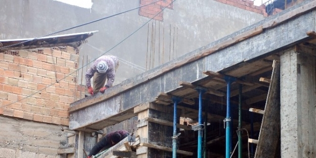 İnşaat İşçisi Yürekleri Ağza Getirdi
