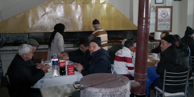 Büyükşehir'den kimsesizlere balık ziyafeti!