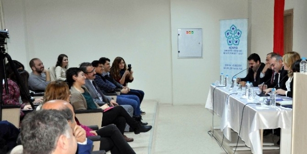 Neü’de “ifade Özgürlüğü Ve Yeni Anayasa” Konulu Panel