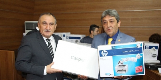 Belediye Başkanı Yılmaz’dan Muhtarlara Laptop Desteği