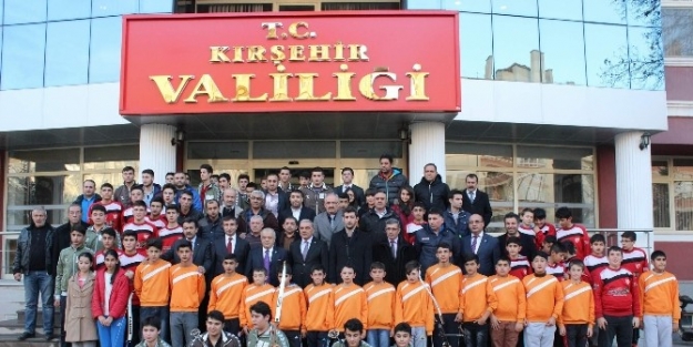Kırşehir Valisinden Sporculara Obezite Ve Milli İçecek Uyarısı