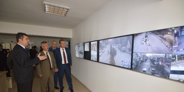 Kaymakam Ünlüsoy Ve Başkan Öztürk Mobese Merkezini Gezdi