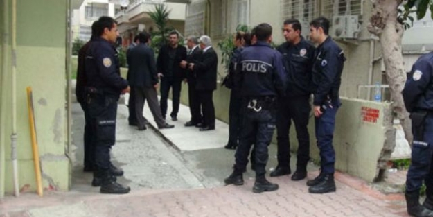 Çevik kuvvet polisi evinde ölü bulundu