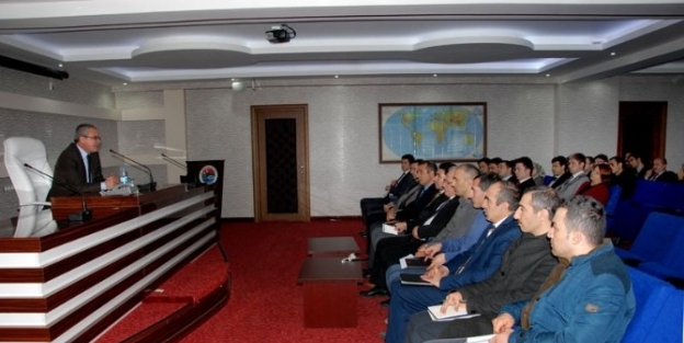 Vali Deniz, Çevre Ve Şehircilik Müdürlüğü İle İl Özel İdaresi Yönetici Ve Kontrolörleri İle Bir Araya Geldi