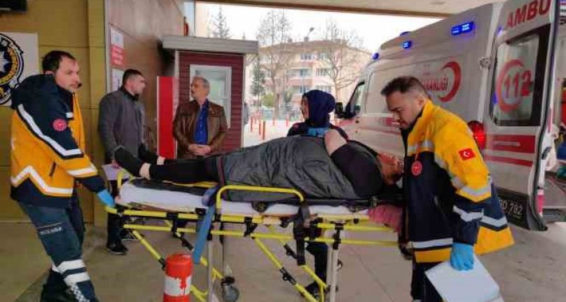 Bursa'da otomobil bariyerlere çarptı: 2 yaralı